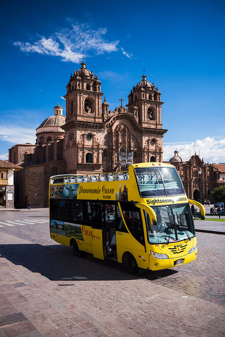 Sightseeing Cusco city tour bus infront of Church of the Society of Jesus, Plaza de Armas, Cusco, Cusco Region, Peru