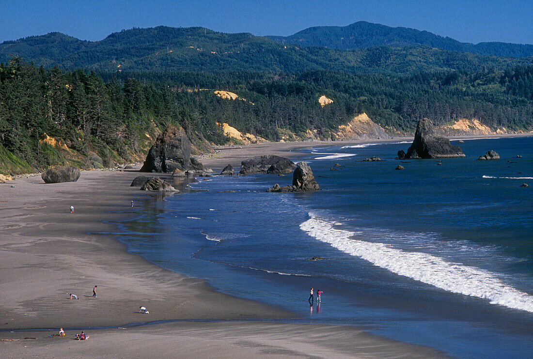 Strand, Küstenlinie und Siskiyou National Forest von Rocky Point, Port Orford, Oregon Küste.