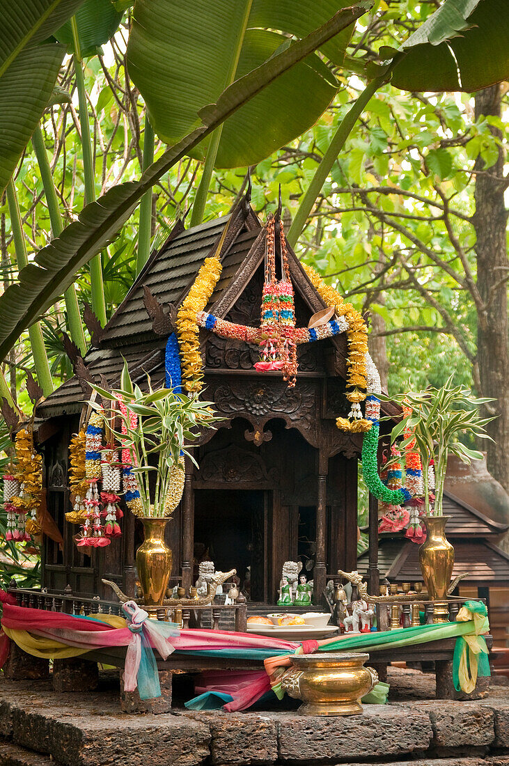 Buddhistischer Schrein im Four Seasons Resort, Chiang Mai, Thailand.