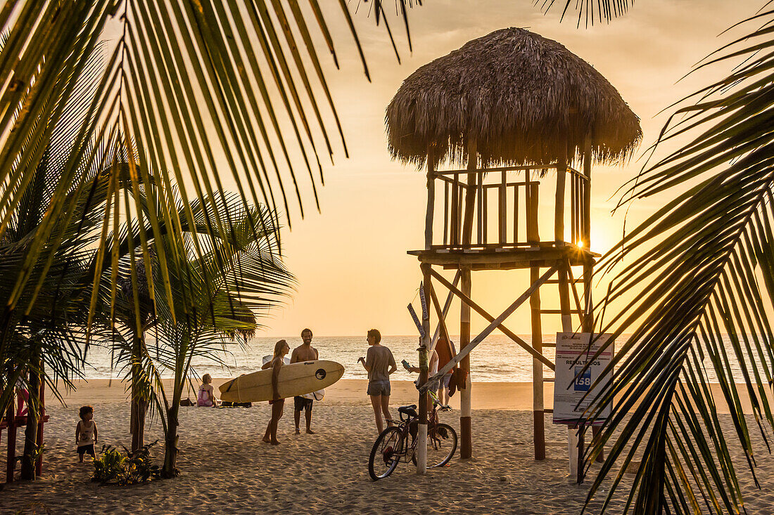 Sonnenuntergang am Strand von San Francisco ("San Pancho"), Nayarit, Mexiko.