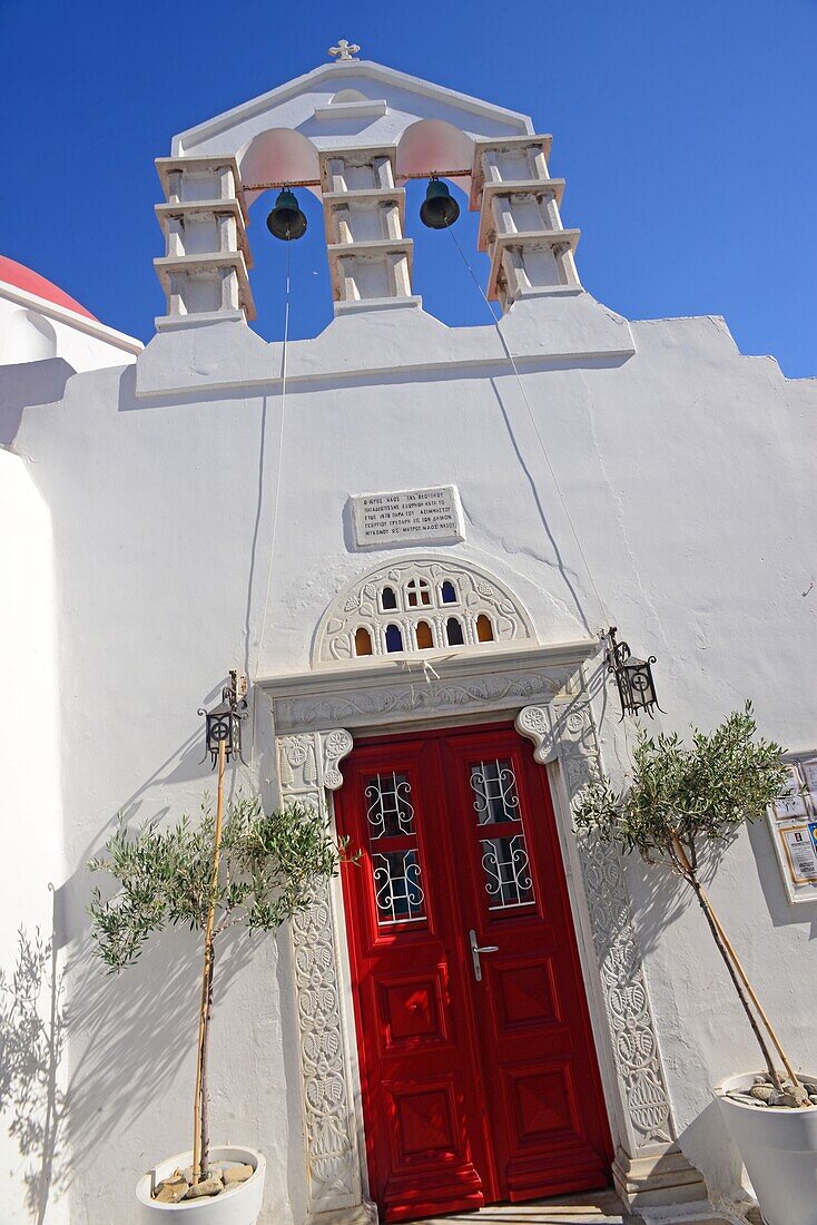 Eingang zur Kirche in Mykonos, Griechische Inseln, Griechenland, Reisen