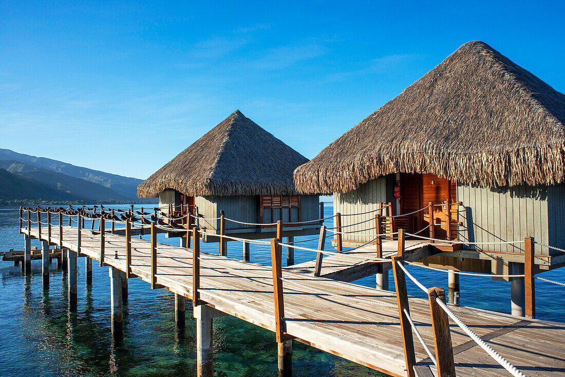 Sonnenuntergang im Le Meridien Hotel auf der Insel Tahiti, Französisch Polynesien, Tahiti Nui, Gesellschaftsinseln, Französisch Polynesien, Südpazifik.