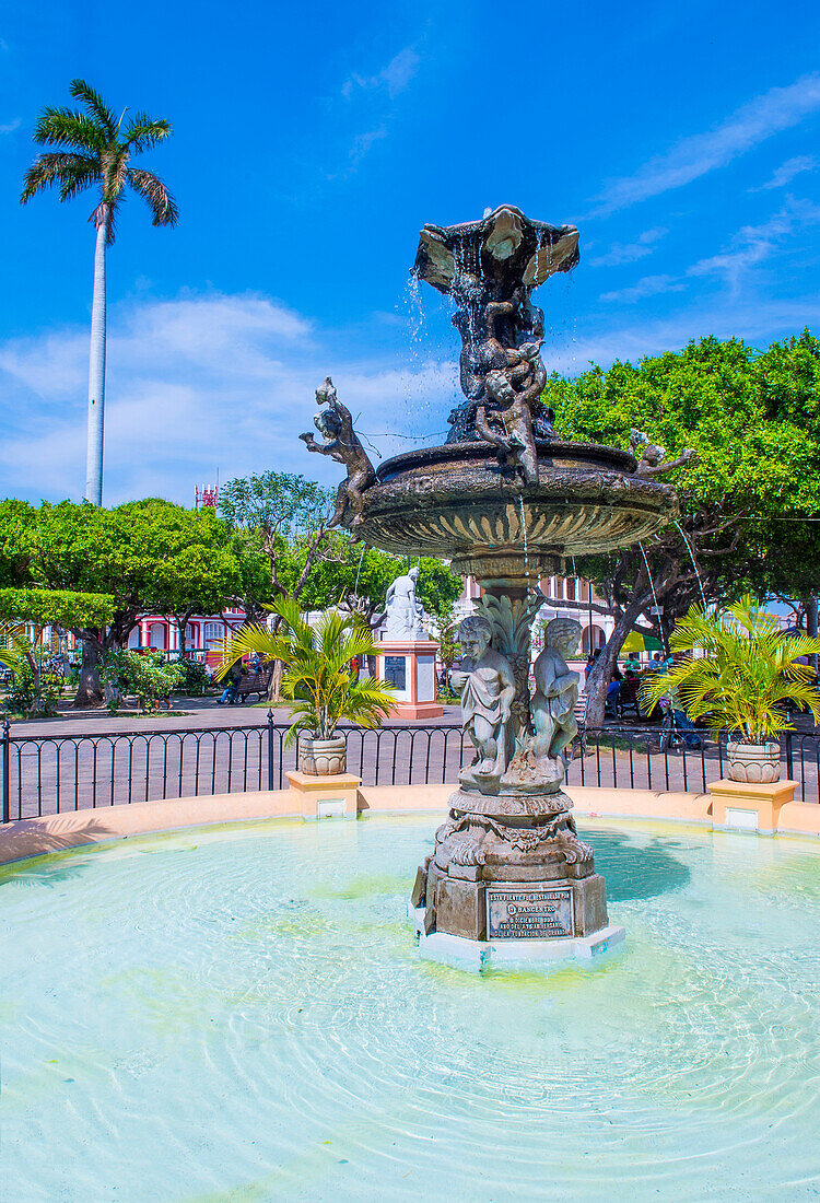 Springbrunnen im Zentrum von Granada, Nicaragua. Granada wurde 1524 gegründet und ist die erste europäische Stadt auf dem amerikanischen Festland.