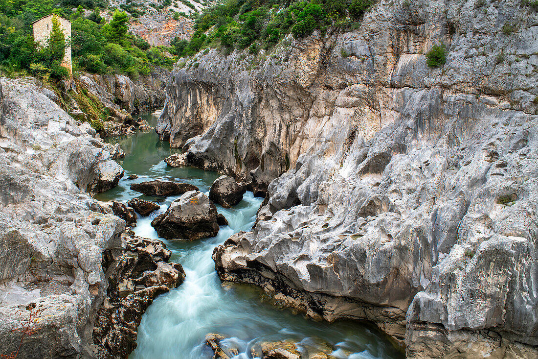 Gorges de l'Herault zwischen St Martin de Londres und St Guilhem le Desert, Languedoc Roussillon Heraul, Frankreich