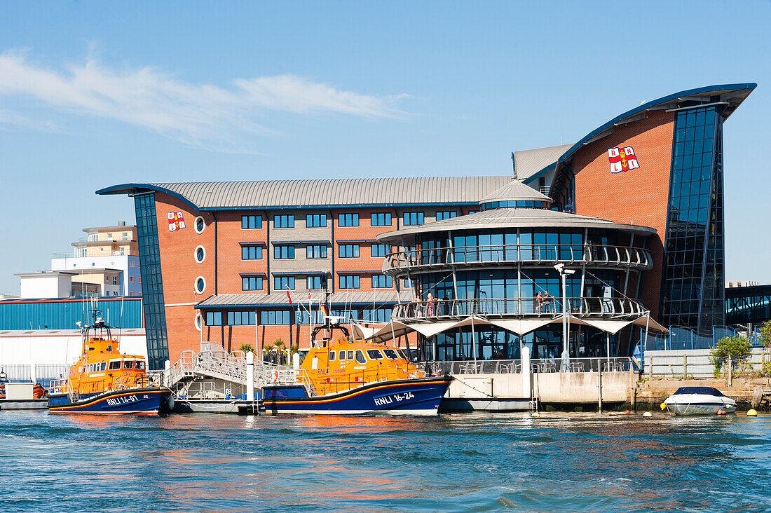 RNLI-Rettungsbootstation in Poole Harbour, Dorset, England, Vereinigtes Königreich, Europa