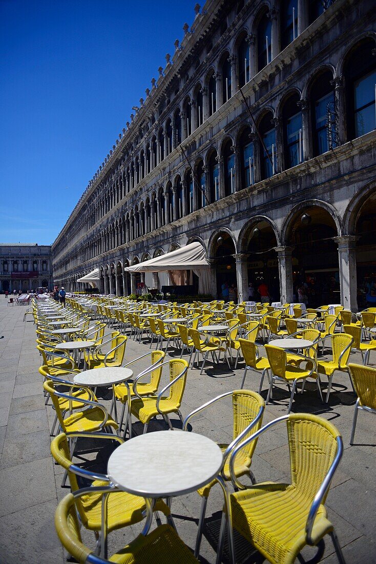 Bar-Terrasse auf der Piazza San Marco (Markusplatz), Venedig, Italien