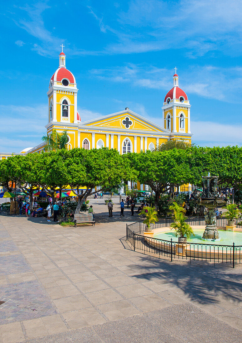 Die Kathedrale von Granada in Granada, Nicaragua. Die ursprüngliche Kirche wurde 1583 erbaut und 1915 wiederaufgebaut.