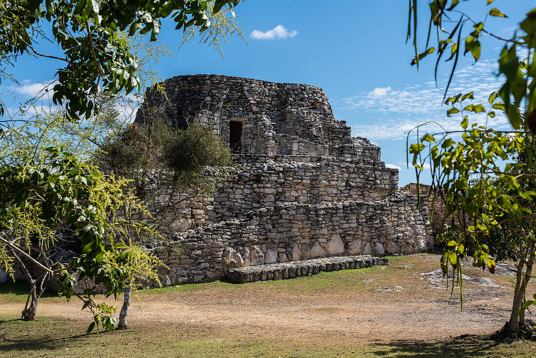 Der Tempel der bemalten Nischen in den Ruinen der postklassischen Maya-Stadt Mayapan, Yucatan, Mexiko.
