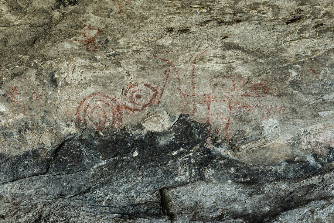 5.000 Jahre alte Piktogramm-Felszeichnungen in den Mitla-Höhlen in der UNESCO-Welterbestätte der prähistorischen Höhlen von Yagul und Mitla im Zentraltal von Oaxaca.