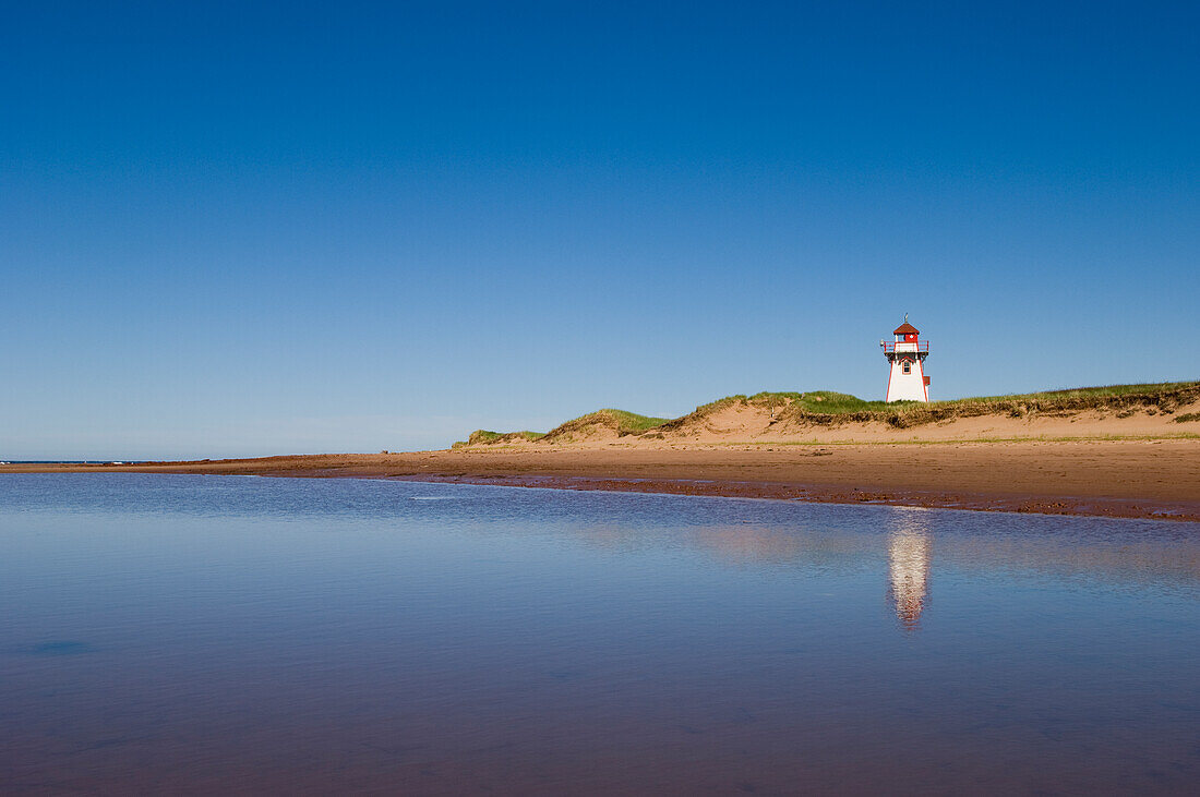 Covehead-Leuchtturm, Strand und Sanddünen; Prince Edward Island, Kanada.