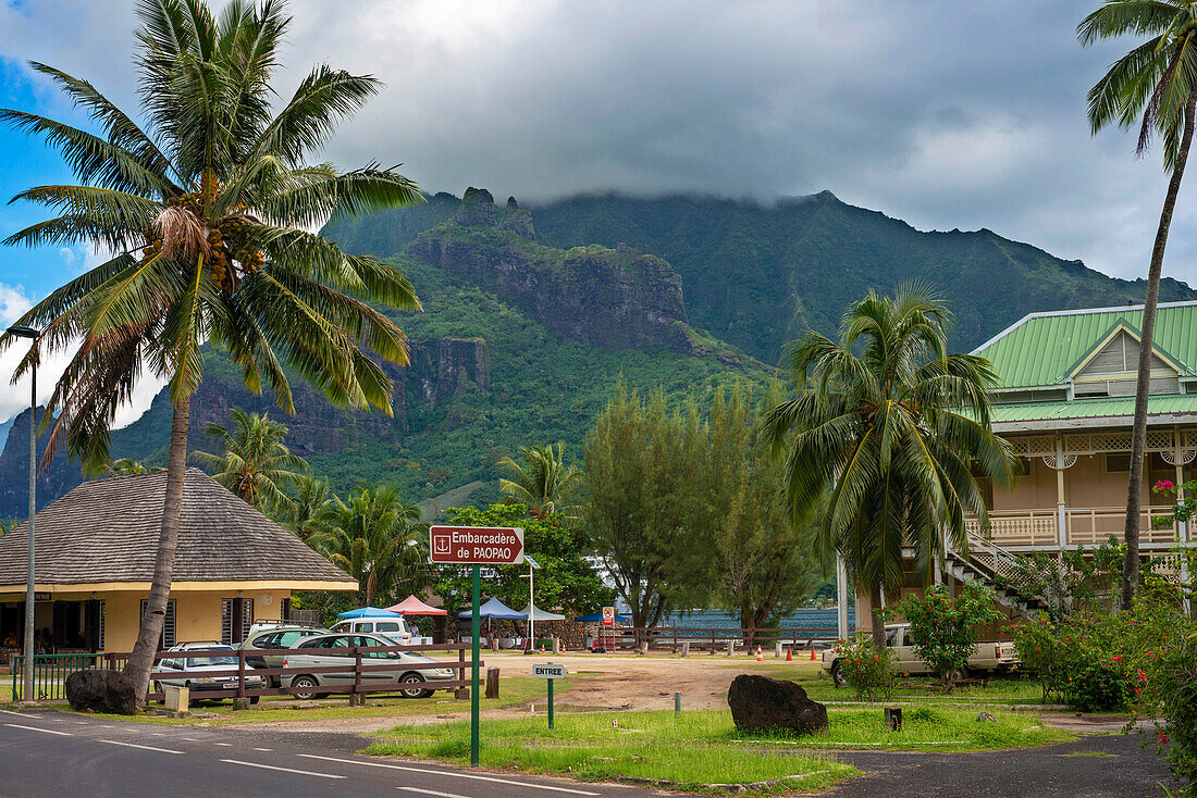 Cooks Bucht und Paopao Tal in Moorea, Französisch-Polynesien, Gesellschaftsinseln, Südpazifik. Cook's Bucht.