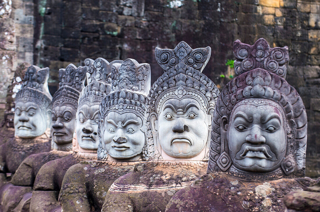 Statuen am Südtor von Angkor Thom, Siem Reap, Kambodscha