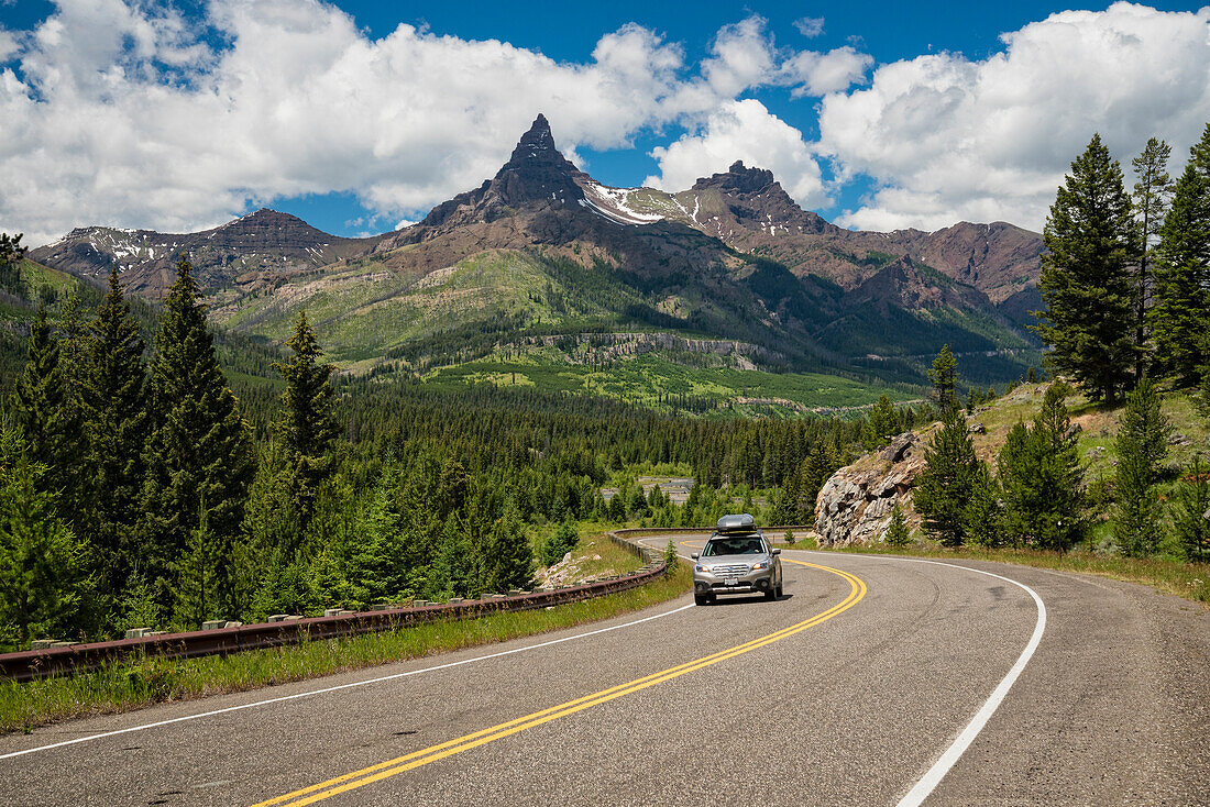 Pilot und Index Peaks und der Beartooth Highway, eine National Scenic Byways All-American Road an der Grenze zwischen Montana und Wyoming.
