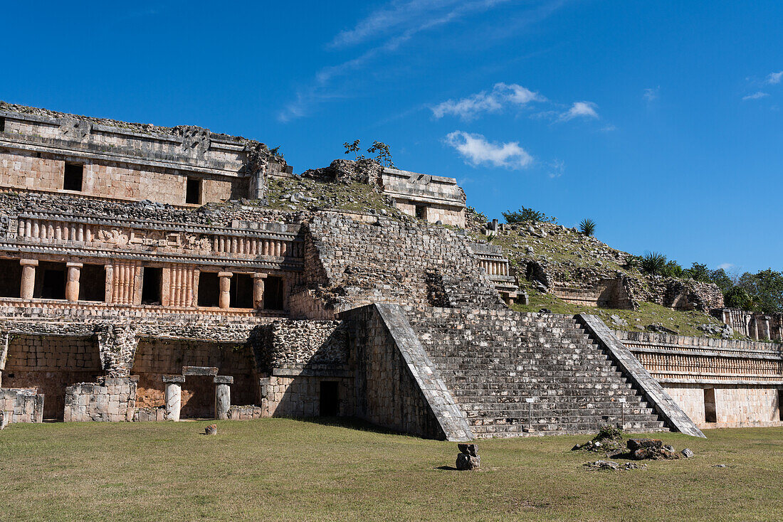 Die Ruinen der Maya-Stadt Sayil sind Teil des UNESCO-Welterbezentrums der prähispanischen Stadt Uxmal in Yucatan, Mexiko.