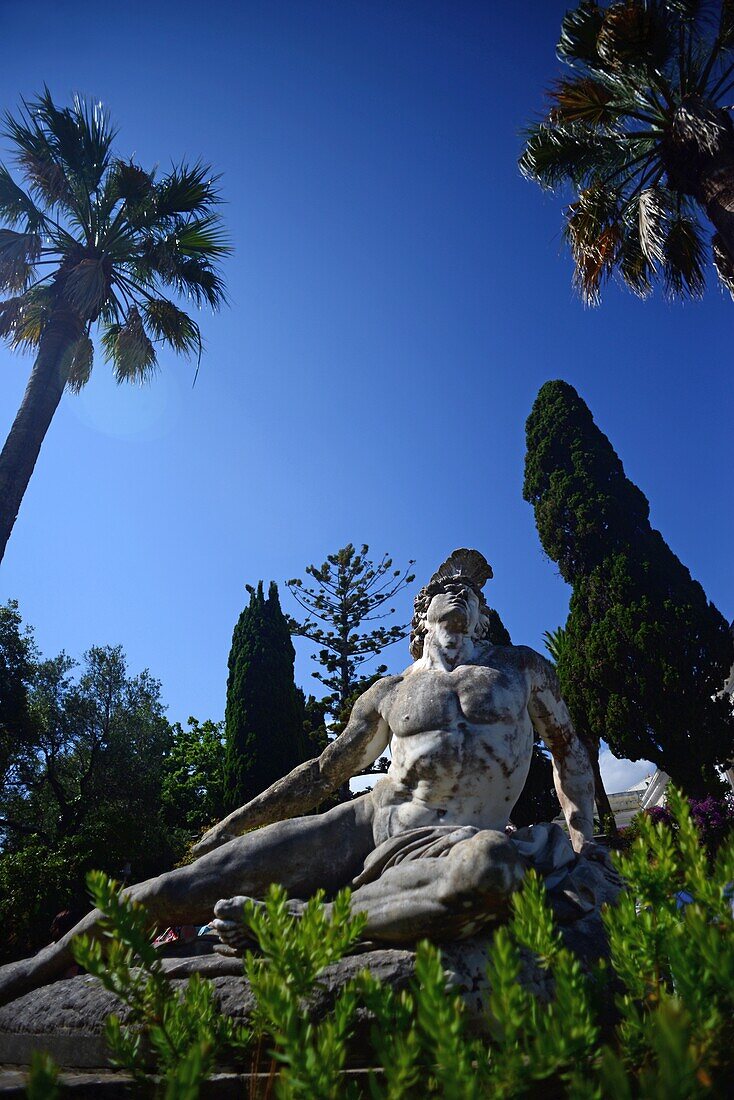 Sterbender Achilles (Achilleas thniskon) in den Gärten des Achilleion-Palastes im Dorf Gastouri (Sisis geliebter griechischer Sommerpalast), Korfu, Griechenland