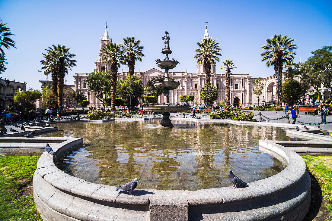 Plaza de Armas fountain and Basilica Cathedral of Arequipa, Arequipa, Peru