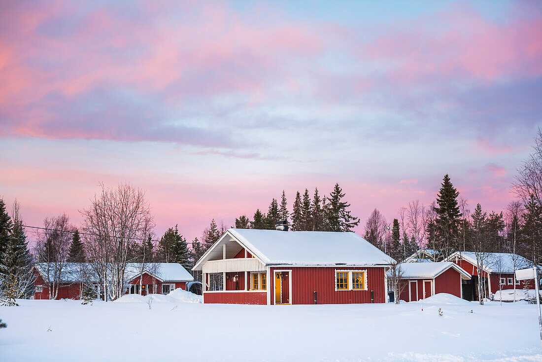 Die Stadt Akaslompolo am Polarkreis in Finnisch-Lappland, Finnland