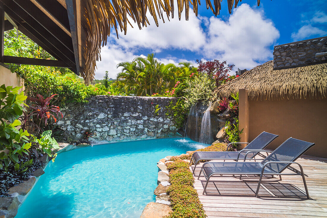 Luxuriöse Villa mit privatem Außenpool und Sonnenliegen zum Entspannen, Muri, Rarotonga, Cook Inseln