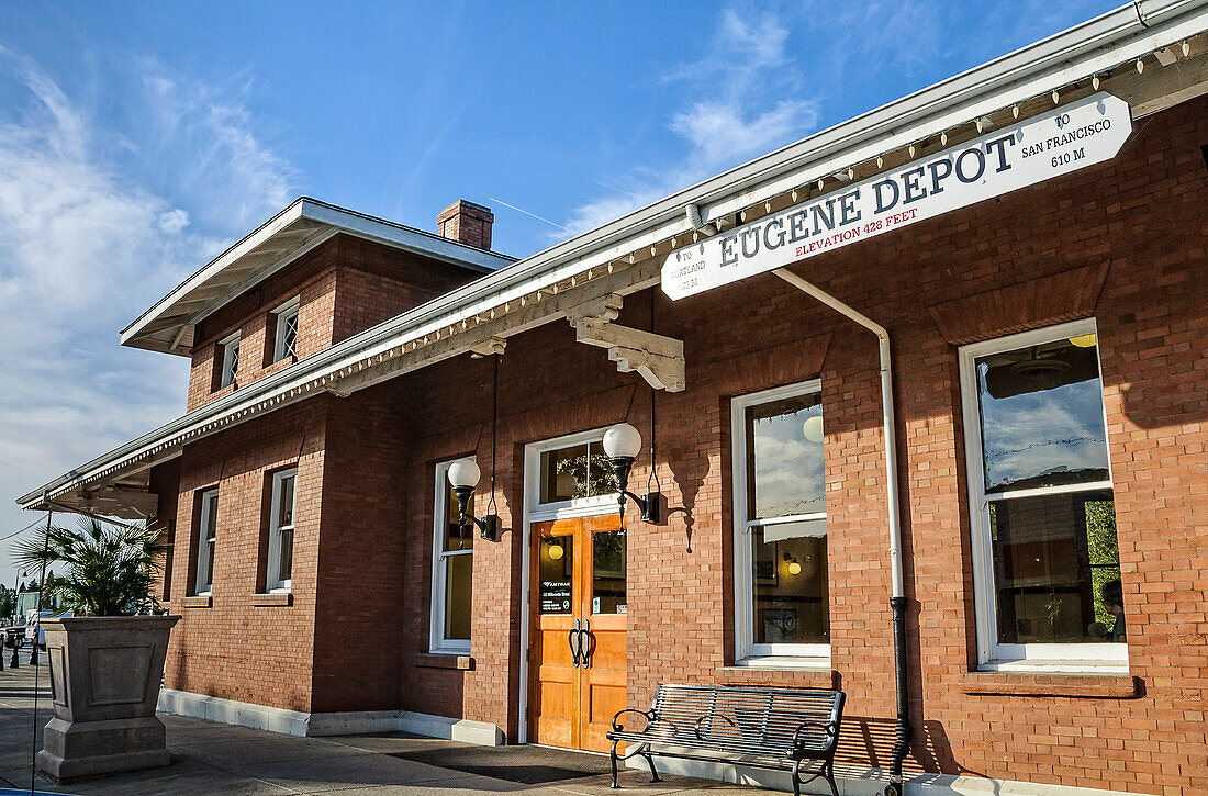 Amtrak-Bahnhof in der Innenstadt von Eugene, Oregon.