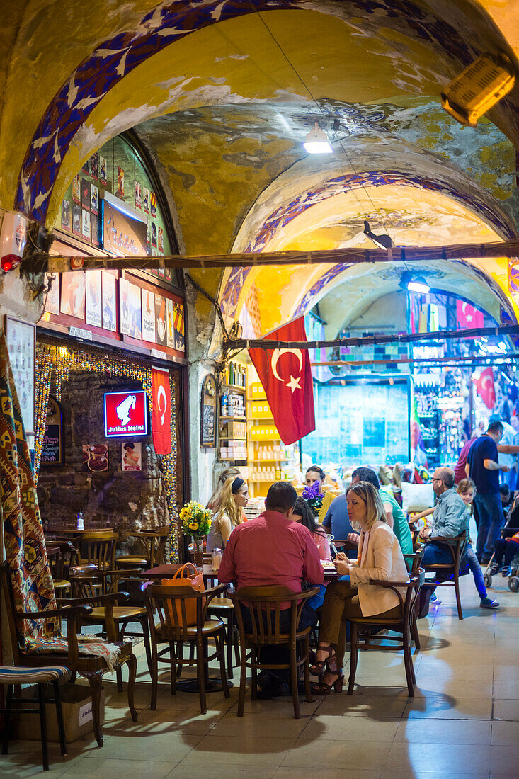 Großer Basar, ein überdachter Markt in Istanbul, Türkei