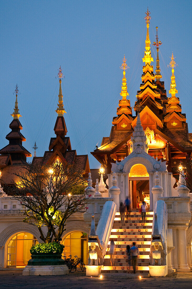 Eingang zur Lobby des Mandarin Oriental Dhara Dhevi Hotel, Chiang Mai, Thailand.