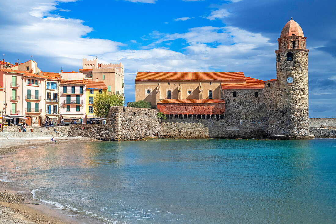 Notre-Dame-des-Anges church and landscape seaside beach of the picturesque village of Collioure, near Perpignan at south of France Languedoc-Roussillon Cote Vermeille Midi Pyrenees Occitanie Europe