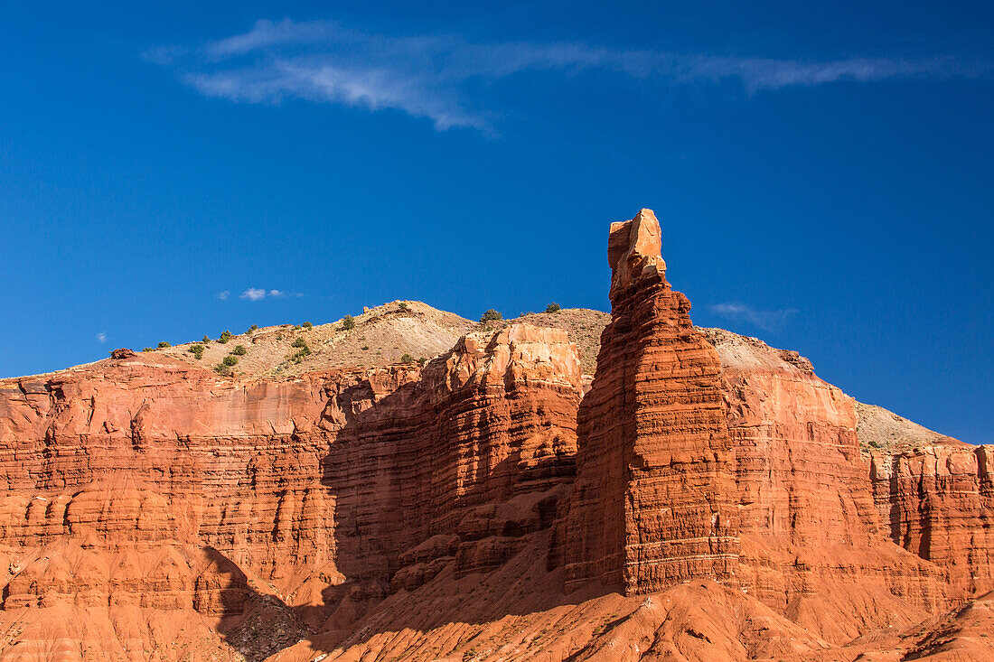 Chimney Rock, ein Sandsteinturm im Capitol Reef National Park in Utah.