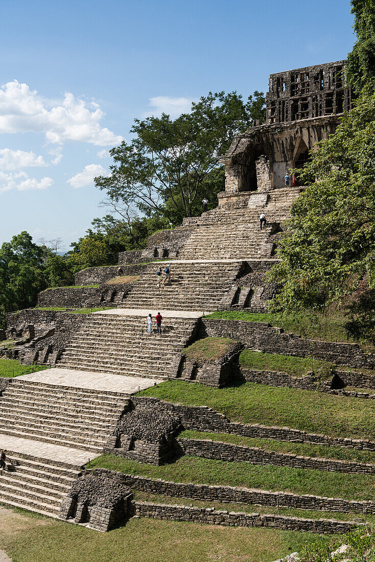 Der Kreuztempel in den Ruinen der Maya-Stadt Palenque, Palenque-Nationalpark, Chiapas, Mexiko. Eine UNESCO-Welterbestätte.