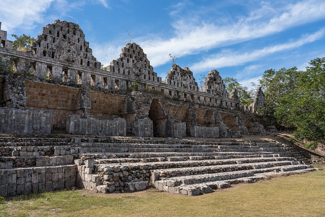 Die Dovecote- oder Taubenhaus-Ruinengruppe in der Maya-Stadt Uxmal in Yucatan, Mexiko. Die prähispanische Stadt Uxmal gehört zum UNESCO-Weltkulturerbe.