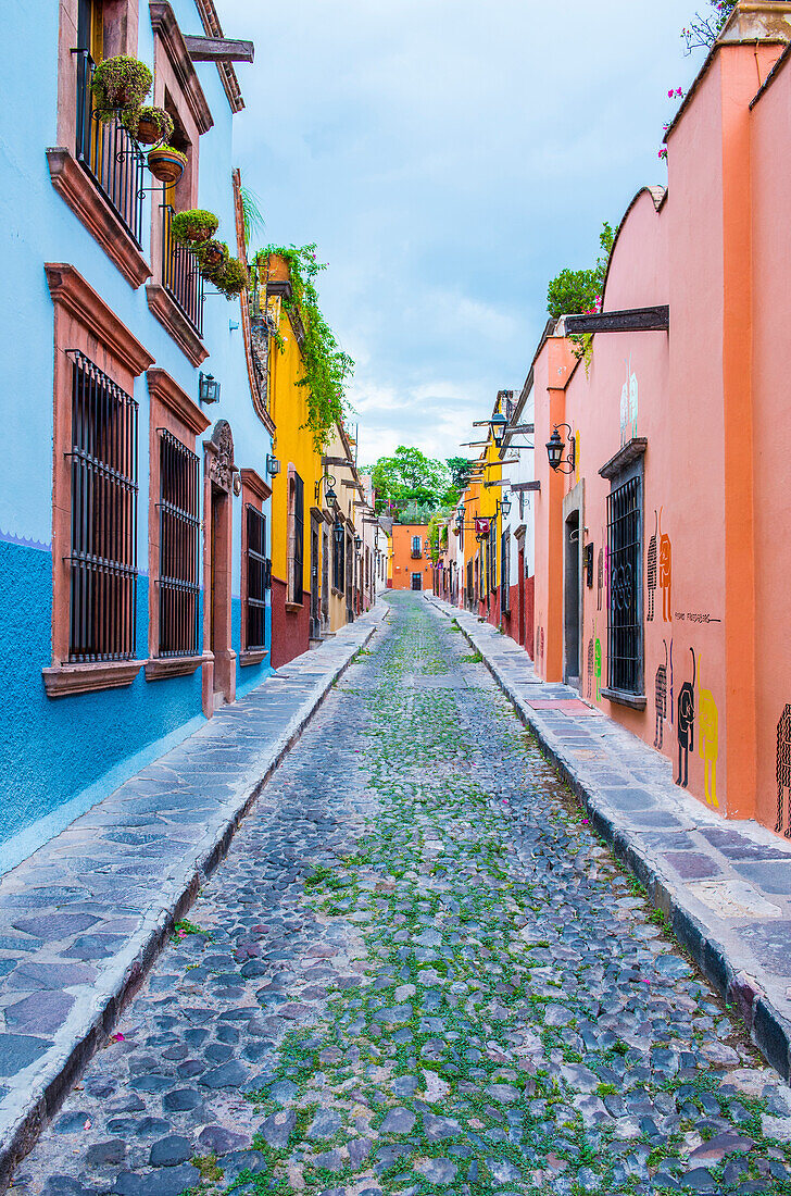 Straßenansicht in San Miguel de Allende, Mexiko. Die historische Stadt San Miguel de Allende ist seit 2008 UNESCO-Weltkulturerbe.