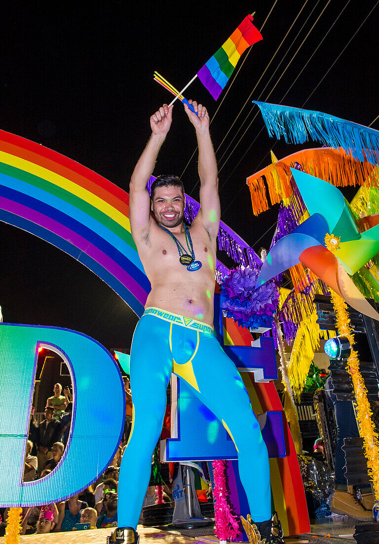 Teilnehmer an der jährlichen Gay Pride Parade in Las Vegas