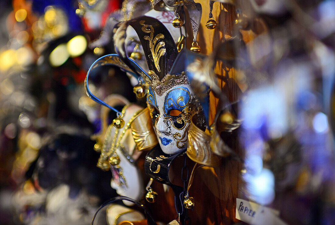 Ein Geschäft für Karnevalsmasken in Venedig, Italien
