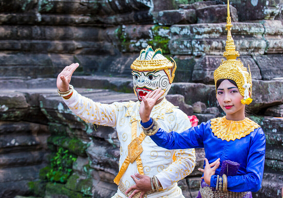 Kambodschanische Apsara-Tänzerinnen in Angkor Wat, Siem Reap, Kambodscha