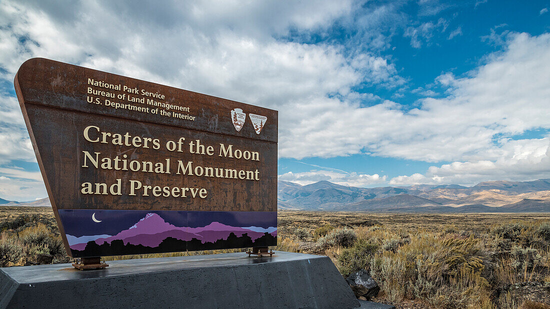 Eingangsschild am Craters of the Moon National Monument and Preserve, Idaho, USA.