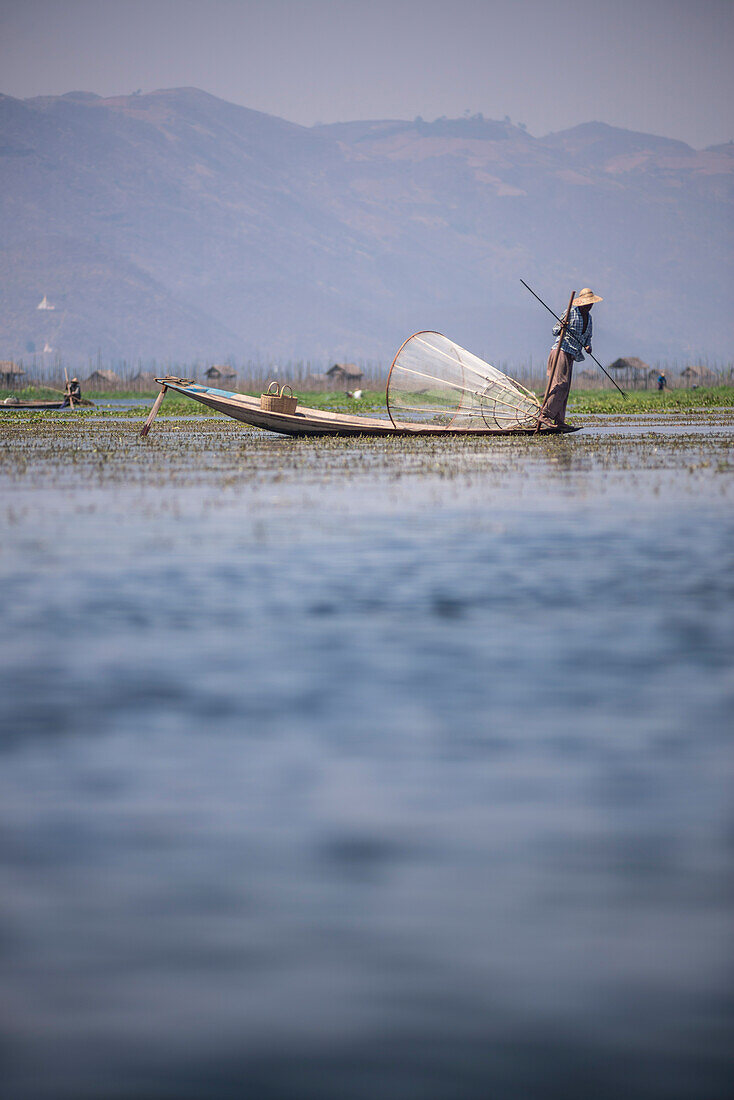 Fischer am Inle-See (Intha-Fischer), in der Nähe von Nyaungshwe, Shan-Staat, Myanmar (Birma)