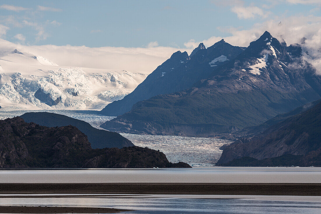 Grey Glacier und Lago Grey im Nationalpark Torres del Paine, einem UNESCO-Biosphärenreservat in Chile in der Region Patagonien, Südamerika.
