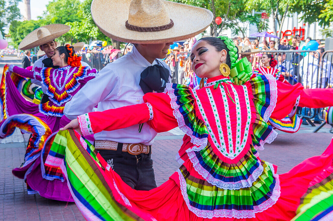 Teilnehmer an einer Parade während des 23. Internationalen Mariachi & Charros Festivals in Guadalajara, Mexiko
