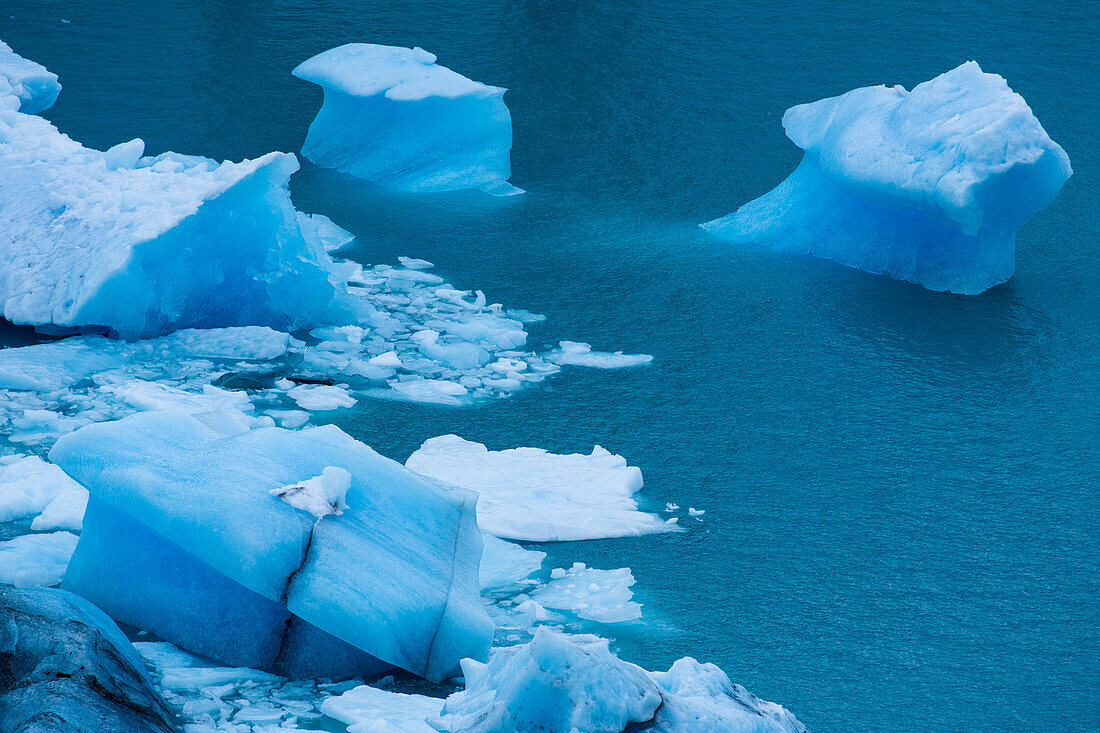 Detailaufnahmen des Perito-Moreno-Gletschers im Los-Glaciares-Nationalpark in der argentinischen Region Patagonien, an der Südspitze Südamerikas. Eine UNESCO-Welterbestätte in Patagonien.