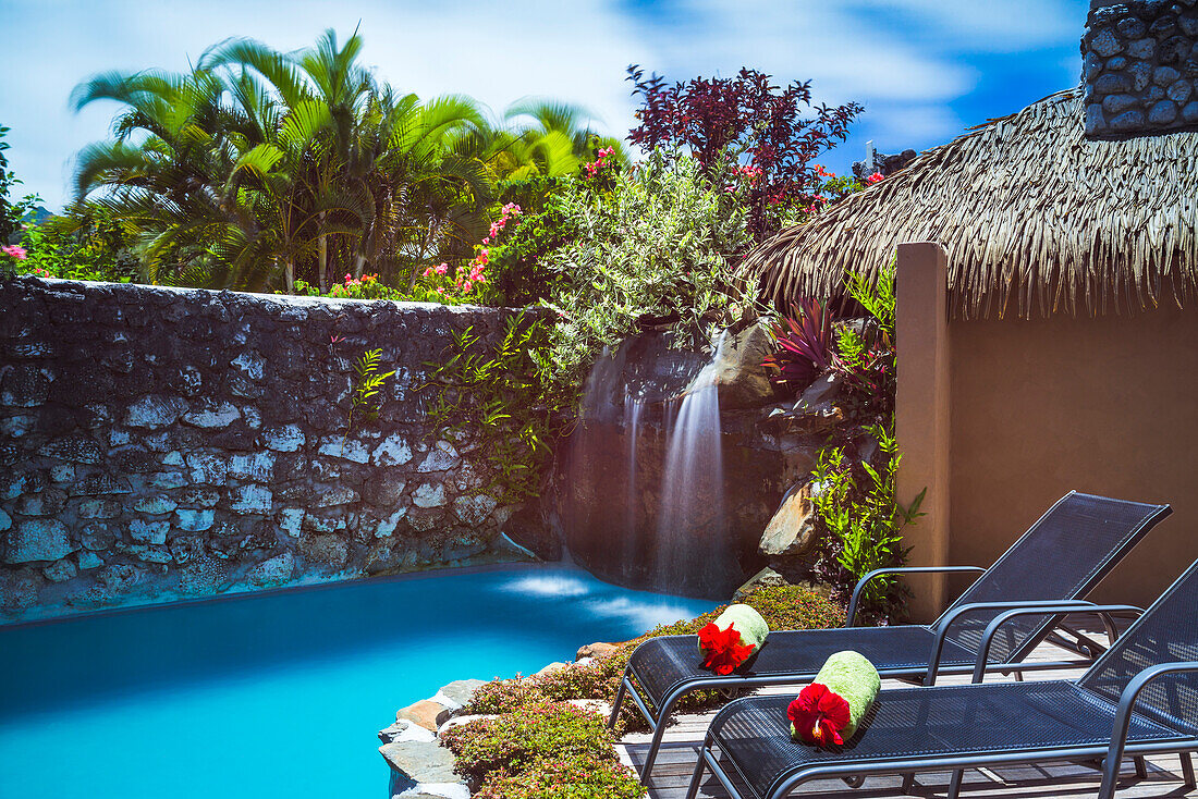 Luxuriöse Villa mit privatem Außenpool und Sonnenliegen zum Entspannen, Muri, Rarotonga, Cook Islands