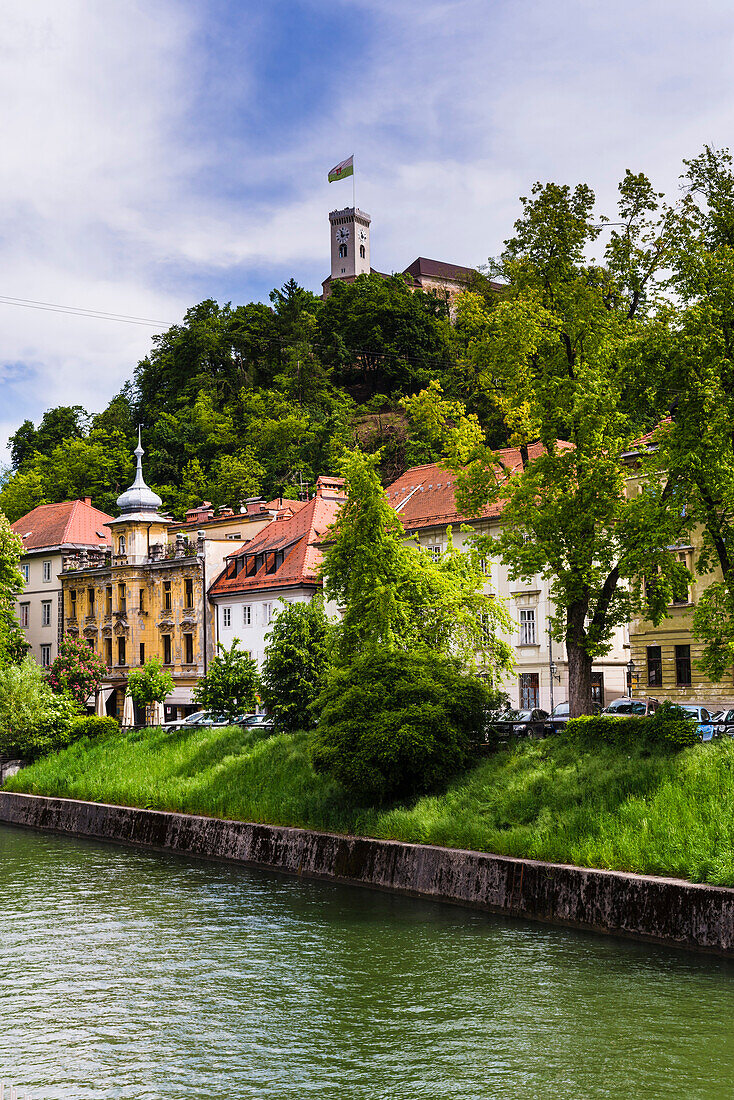 Ljubljana Castle (Ljubljanski Grad) rising up above the Ljubljanica River, Ljubljana, Slovenia, Europe