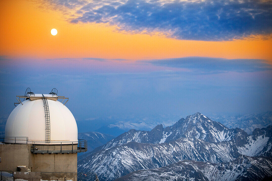 Das Observatorium des Pic Du Midi De Bigorre bei Sonnenuntergang, Hautes Pyrenees, Midi Pyrenees, Frankreich