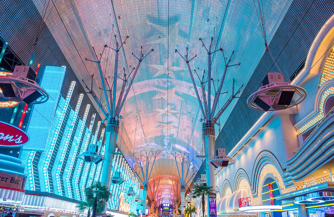 Die Fremont Street Experience in Las Vegas, Nevada. Die Fremont Street Experience ist eine Fußgängerzone und Attraktion in der Innenstadt von Las Vegas.