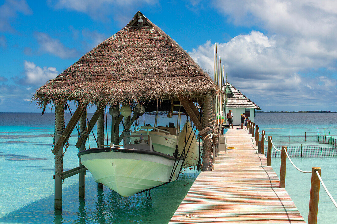 Eine Perlenfarm in Fakarava, Tuamotus-Archipel, Französisch-Polynesien, Tuamotu-Inseln, Südpazifik.