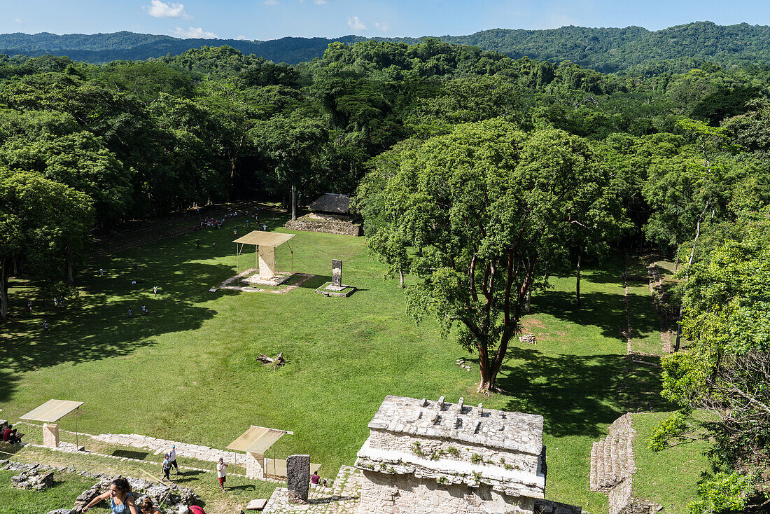 Der Hauptplatz in den Ruinen der Maya-Stadt Bonampak in Chiapas, Mexiko.