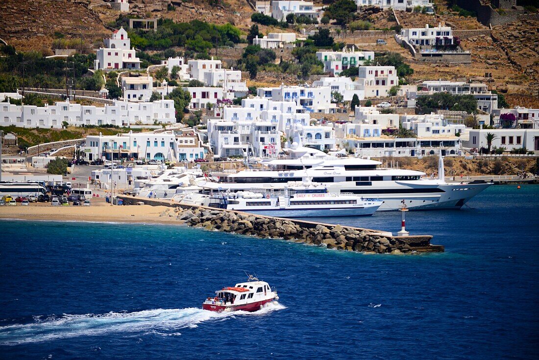 Blick auf Mykonos vom Kreuzfahrtschiff aus