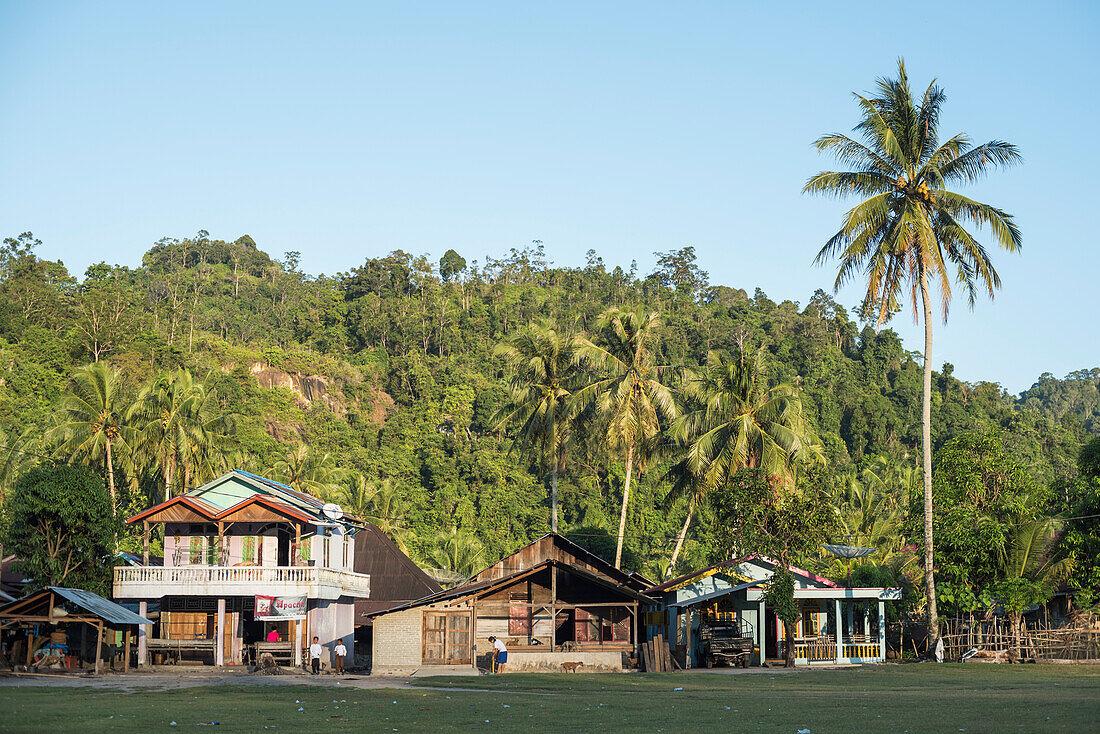 Das Dorf Sungai Pinang in der Nähe von Padang in West-Sumatra, Indonesien