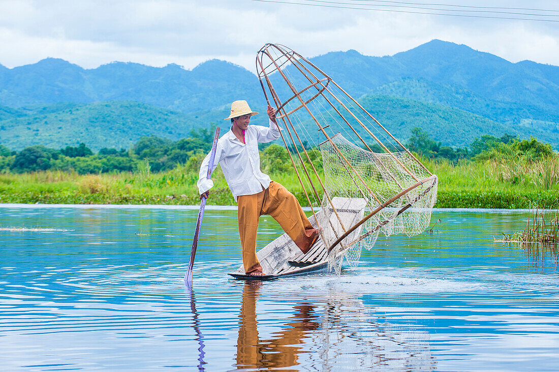 Birmesischer Fischer am Inle-See, Myanmar
