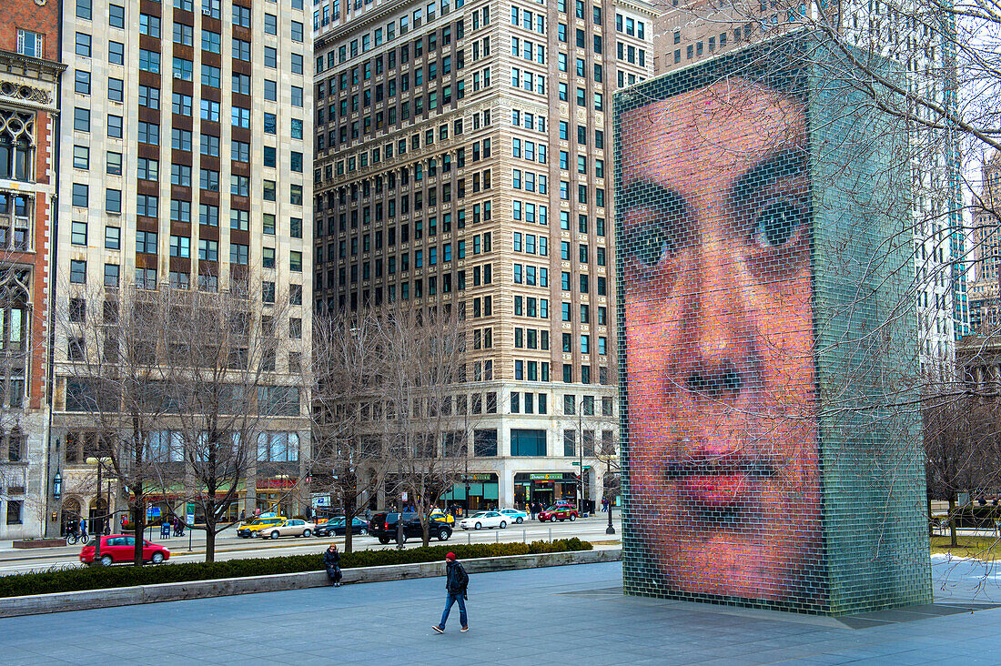Die Crown Fountain im Millennium Park in Chicago, ein interaktives öffentliches Kunstwerk und eine Videoskulptur von Jaume Plensa