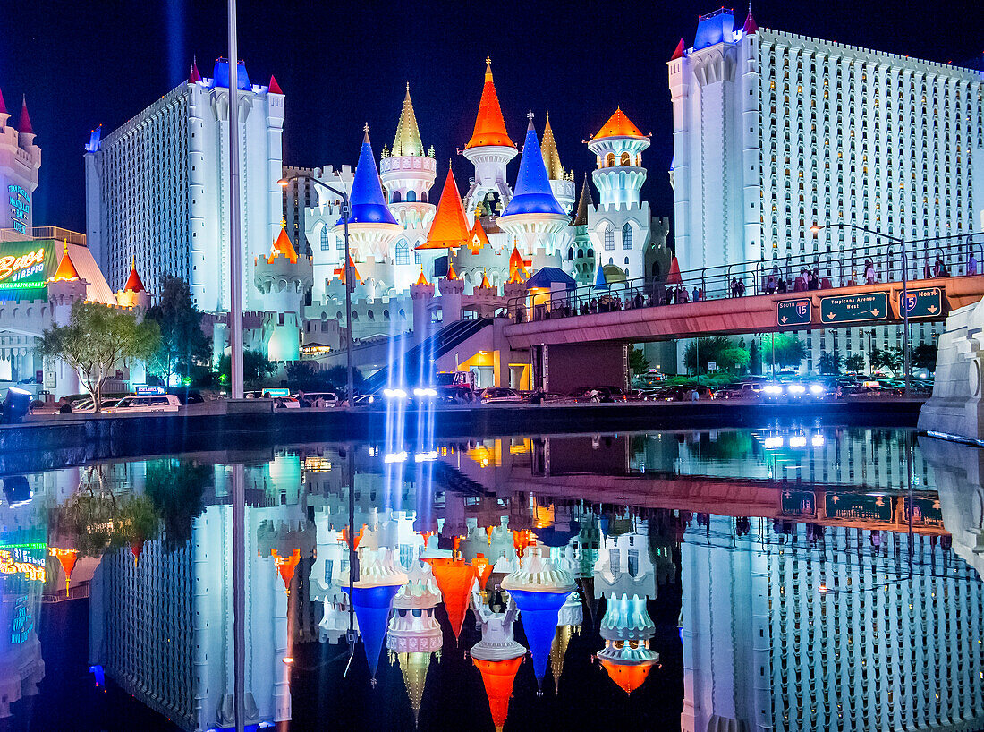 Das Excalibur Hotel und Casino in Las Vegas. Das Hotel wurde nach dem Schwert von König Artus benannt und 1990 eröffnet.