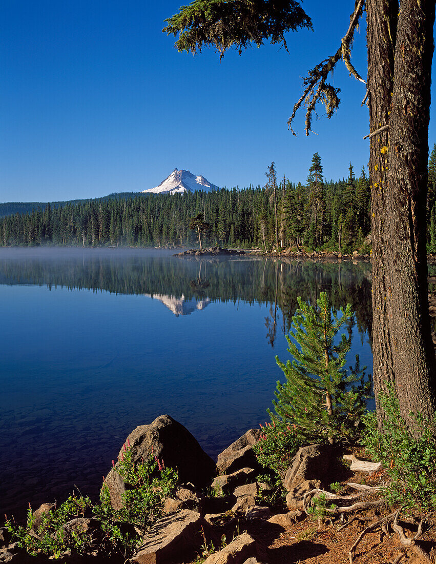 Olallie Lake and Mount Jefferson; Olaliie Lake Scenic Area, Mount Hood National Forest, Cascade Mountains, Oregon.